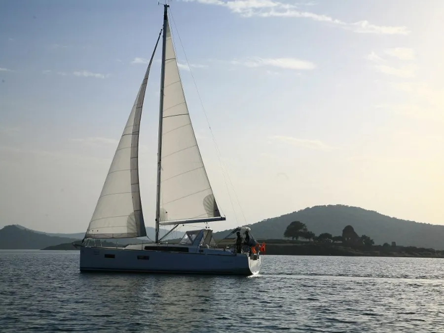 Beneteau Oceanis 38