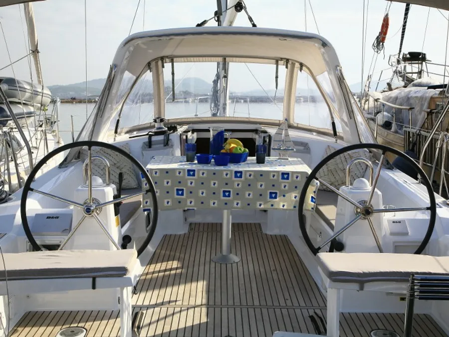 Beneteau Oceanis 38