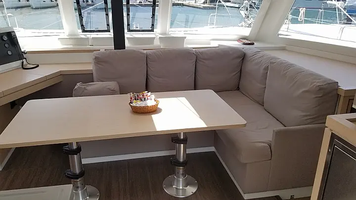 Fountaine Pajot Lucia 40