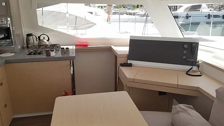 Fountaine Pajot Lucia 40