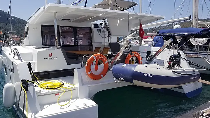 Fountaine Pajot Lucia 40