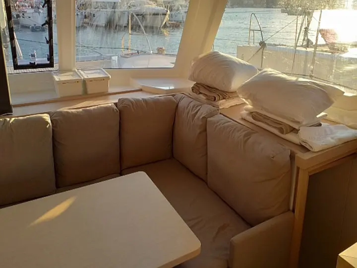 Fountaine Pajot Lucia 40