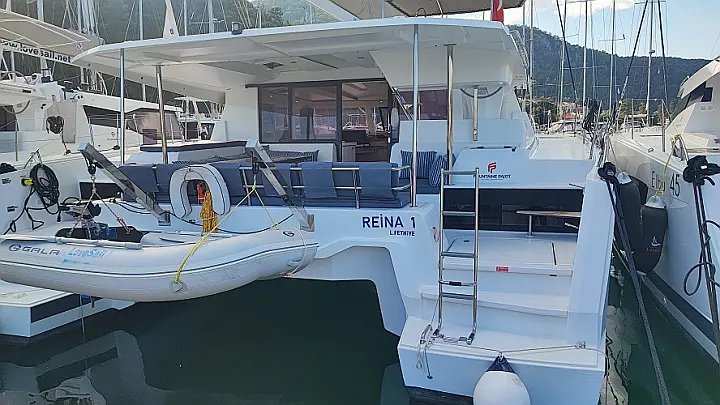 Fountaine Pajot Astrea 42