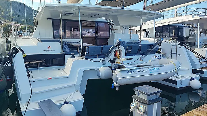 Fountaine Pajot Astrea 42