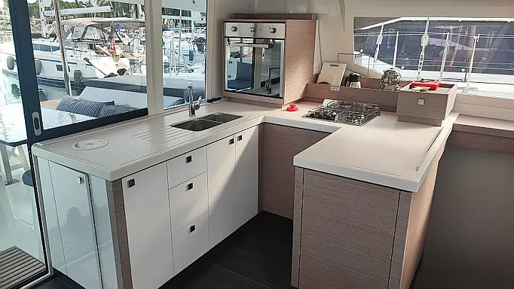 Fountaine Pajot Astrea 42