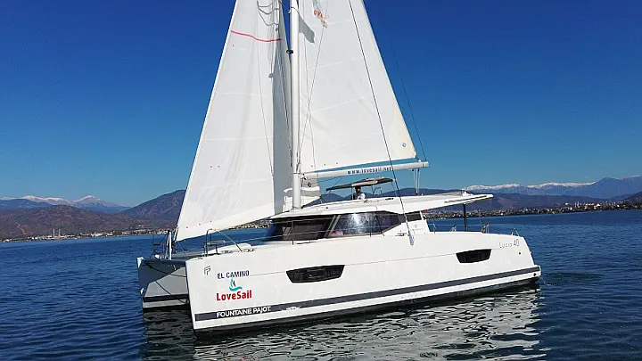 Fountaine Pajot Lucia 40