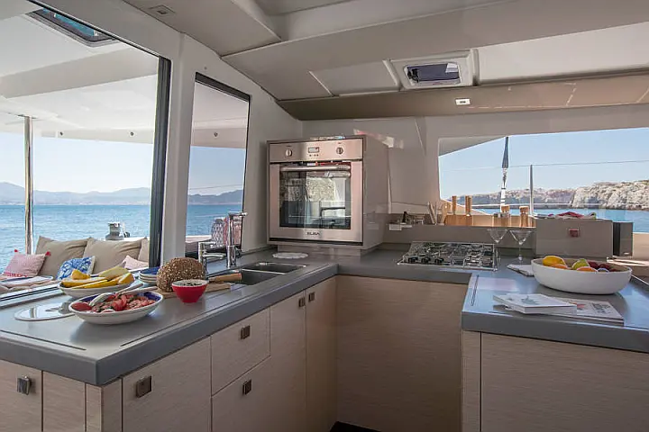 Fountaine Pajot Astrea 42