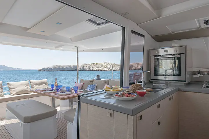 Fountaine Pajot Astrea 42