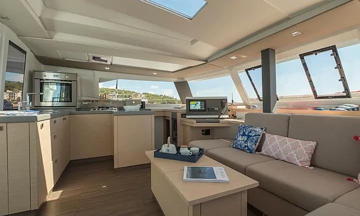 Fountaine Pajot Astrea 42