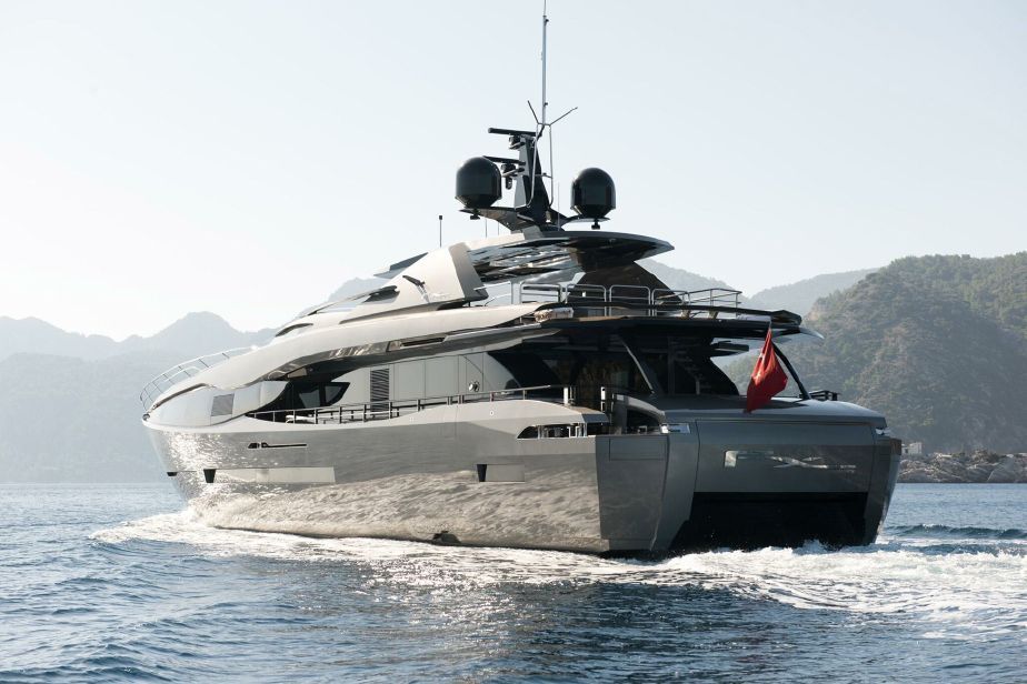 FX Motor Yacht,