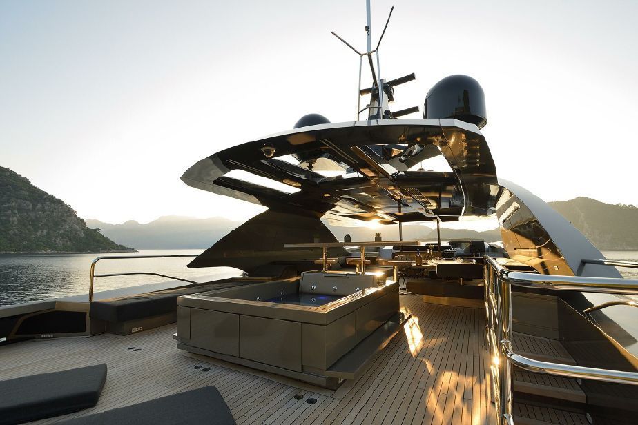 FX Motor Yacht,