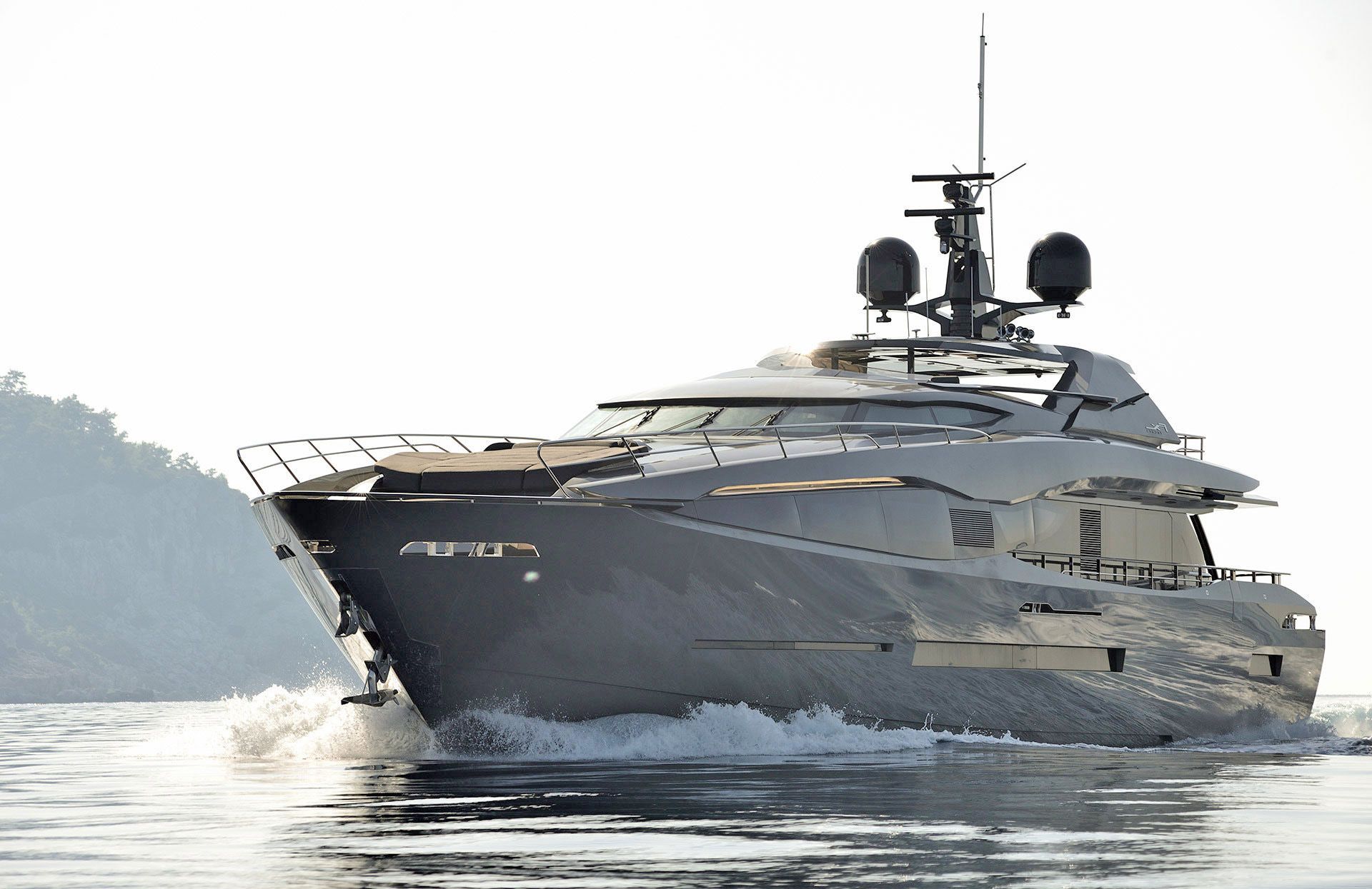 FX Motor Yacht,