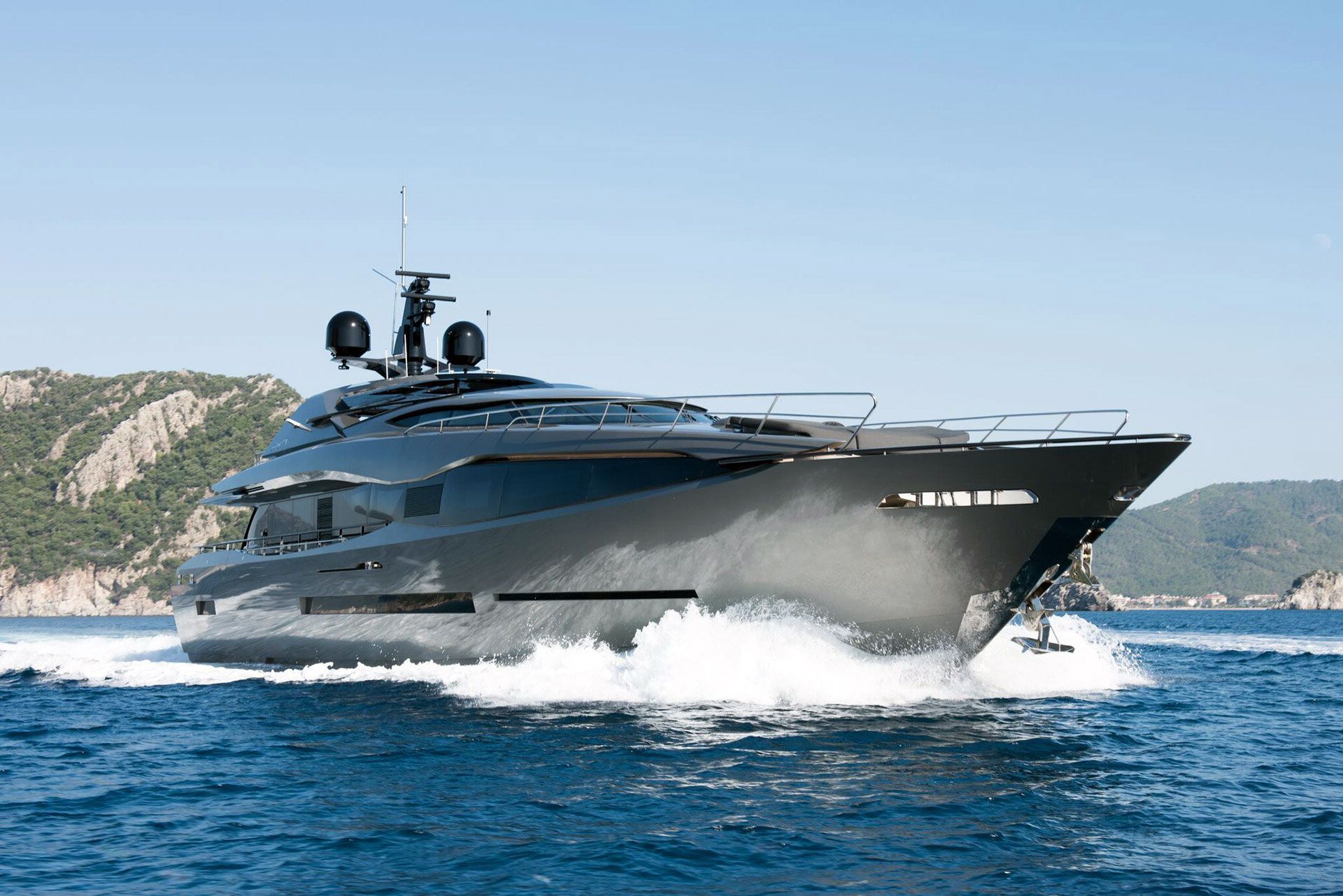 FX Motor Yacht,