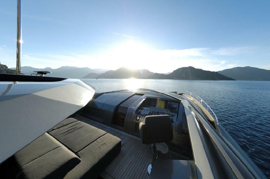 FX Motor Yacht,